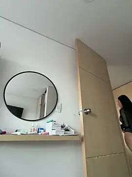 Snapshot of KarolVega- chatting on 11-12-25, 04:40 KarolVega- online show from 11-12-25, 04:40