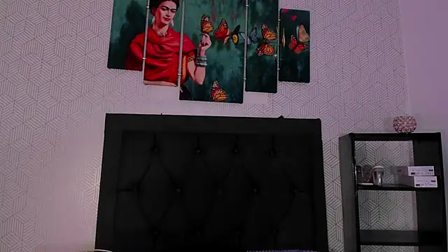 Snapshot of Selena_fox7 chatting on 10-08-25, 04:43 Selena fox7 online show from 10-08-25, 04:43