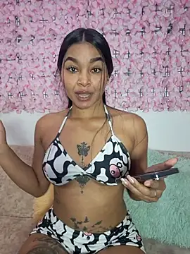 Snapshot of Lynda_Bonnie chatting on 11-05-25, 01:22 Lynda Bonnie online show from 11-05-25, 01:22