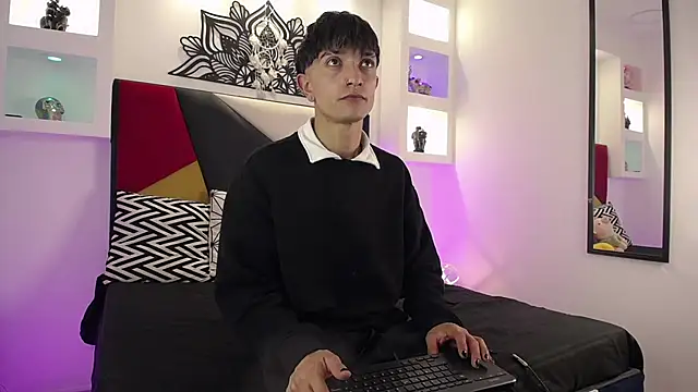 Snapshot of MaikyCooper chatting on 03-09-25, 05:33 MaikyCooper online show from 03-09-25, 05:33