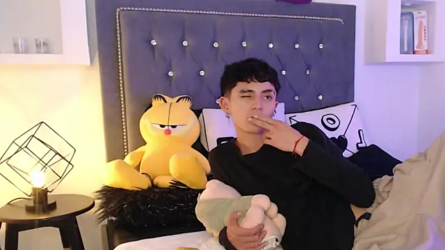 Snapshot of MaikyCooper chatting on 03-19-25, 07:29 MaikyCooper online show from 03-19-25, 07:29