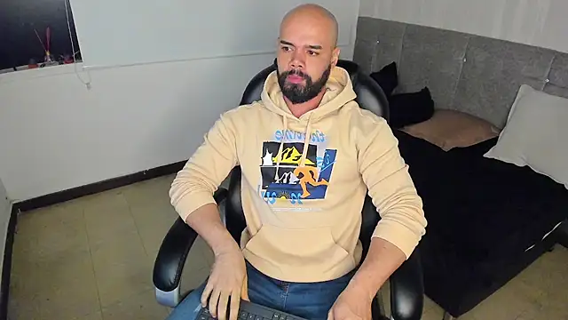 Luke Diaz7 online show from 10-18-25, 04:37