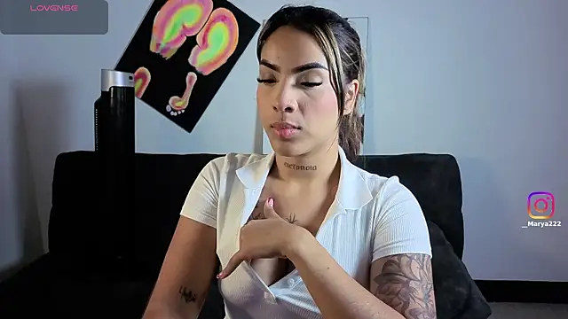 Snapshot of Maryybellax chatting on 01-18-26, 01:42 Maryybellax online show from 01-18-26, 01:42