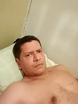 Snapshot of machoactivo1 chatting on 02-12-25, 02:35 machoactivo1 online show from 02-12-25, 02:35