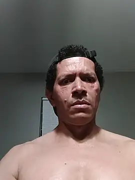 Snapshot of machoactivo1 chatting on 07-09-26, 05:33 machoactivo1 online show from 07-09-26, 05:33