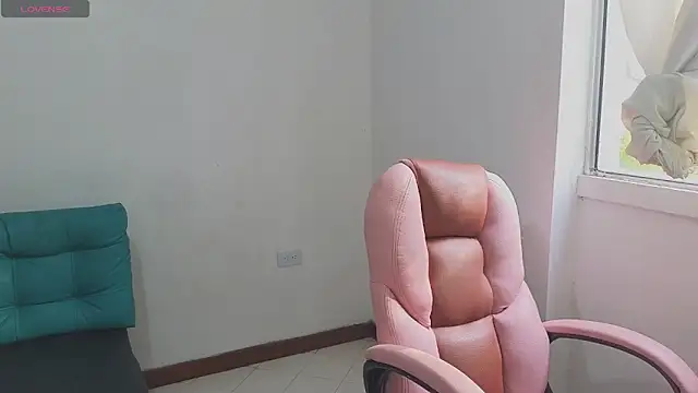Snapshot of atenea_02_love chatting on 05-22-26, 09:31 atenea 02 love online show from 05-22-26, 09:31