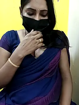 Snapshot of Thamarai28 chatting on 03-08-25, 01:25 Thamarai28 online show from 03-08-25, 01:25