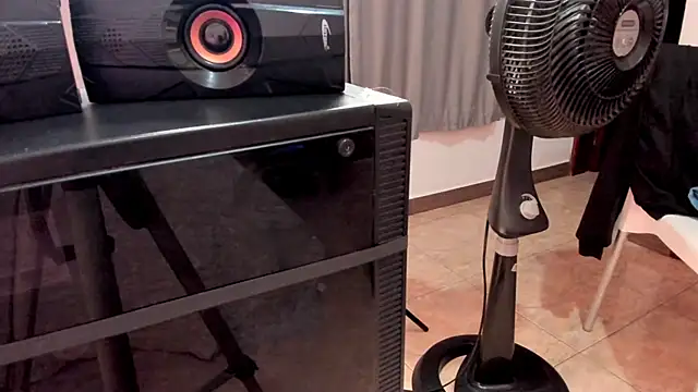Snapshot of MiaHertz chatting on 03-15-25, 12:58 MiaHertz online show from 03-15-25, 12:58