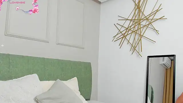 elizabeth 20 online show from 10-30-25, 07:03