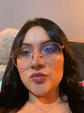 Snapshot of ValentinaOrtiz3 chatting on 09-19-25, 02:02 ValentinaOrtiz3 online show from 09-19-25, 02:02