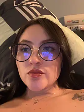 ValentinaOrtiz3 online show from 05-16-26, 02:52