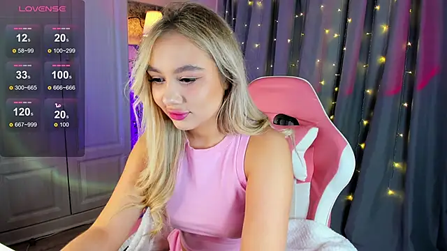 Snapshot of _Loneve__ chatting on 03-06-25, 05:11  Loneve   online show from 03-06-25, 05:11