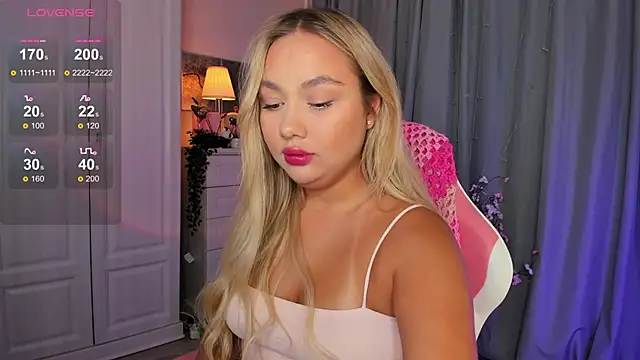 Snapshot of _Loneve__ chatting on 10-04-25, 03:21  Loneve   online show from 10-04-25, 03:21