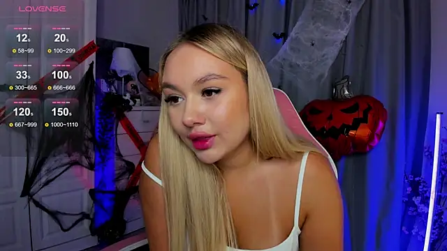 Snapshot of _Loneve__ chatting on 10-15-25, 02:50  Loneve   online show from 10-15-25, 02:50