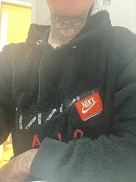 inkedgirl99 online show from 02-11-25, 04:46