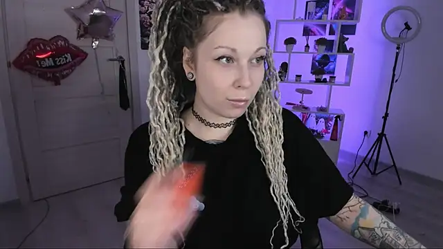 HoneySallyMoore online show from 10-22-25, 03:45