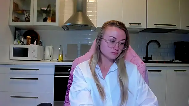 your Goddess Eva online show from 10-04-25, 05:49