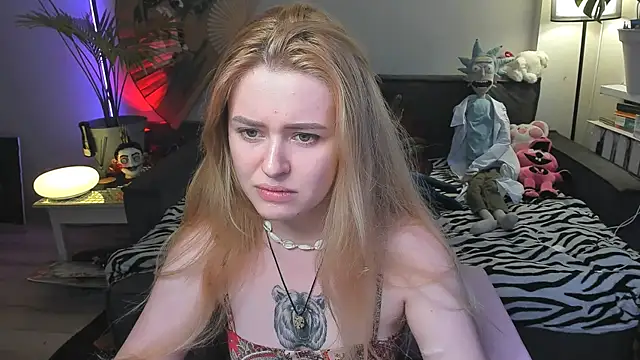 Snapshot of Alexa_Pirs chatting on 07-22-26, 04:32 Alexa Pirs online show from 07-22-26, 04:32