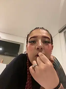 Snapshot of Scarlett-LS chatting on 02-18-25, 01:21 Scarlett-LS online show from 02-18-25, 01:21