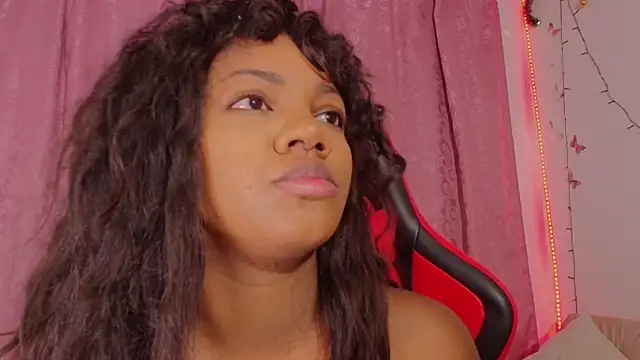 Snapshot of Daphnewalker__ chatting on 12-17-25, 11:05 Daphnewalker online show from 12-17-25, 11:05