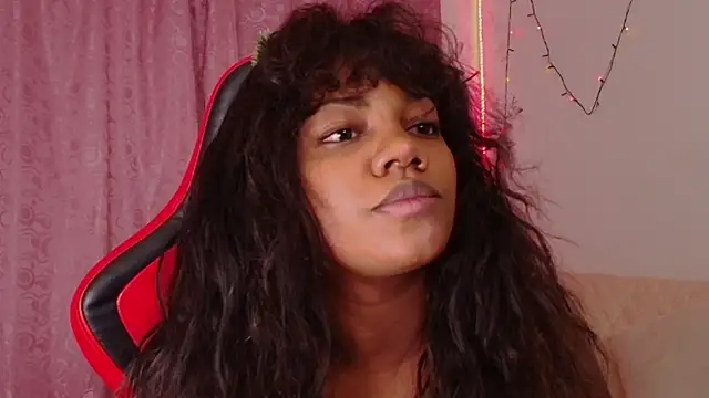 Snapshot of Daphnewalker__ chatting on 12-20-25, 11:12 Daphnewalker online show from 12-20-25, 11:12