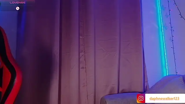 Snapshot of Daphnewalker__ chatting on 01-12-26, 11:15 Daphnewalker online show from 01-12-26, 11:15