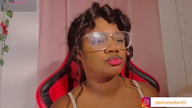 Snapshot of Daphnewalker__ chatting on 02-01-26, 11:53 Daphnewalker online show from 02-01-26, 11:53