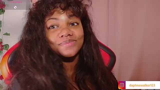 Snapshot of Daphnewalker__ chatting on 02-10-26, 01:37 Daphnewalker online show from 02-10-26, 01:37