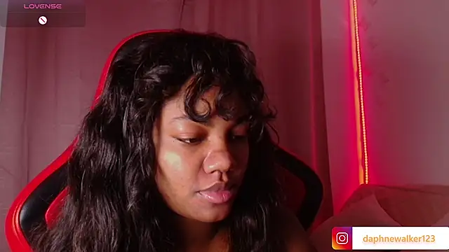 Snapshot of Daphnewalker__ chatting on 02-17-26, 12:01 Daphnewalker online show from 02-17-26, 12:01