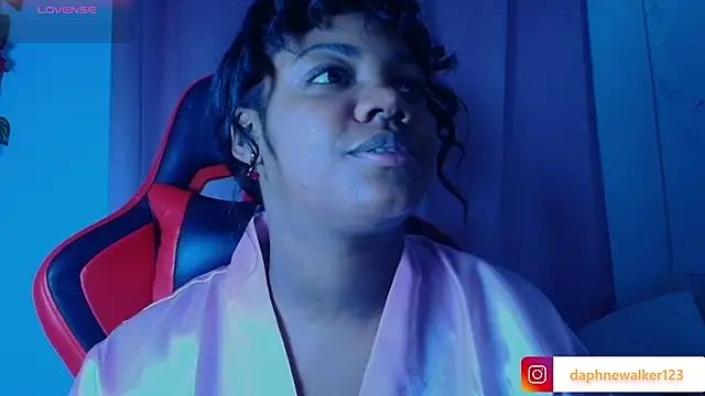 Snapshot of Daphnewalker__ chatting on 02-21-26, 02:01 Daphnewalker online show from 02-21-26, 02:01