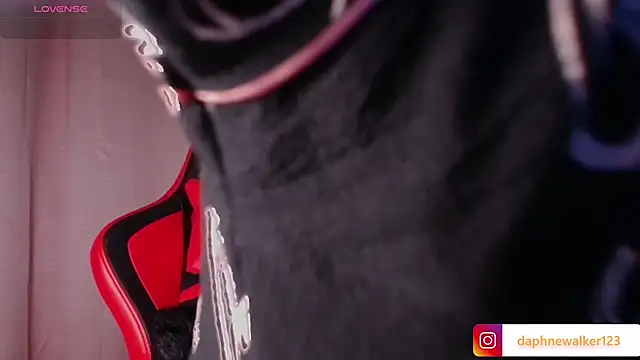 Snapshot of Daphnewalker__ chatting on 02-25-26, 12:15 Daphnewalker online show from 02-25-26, 12:15