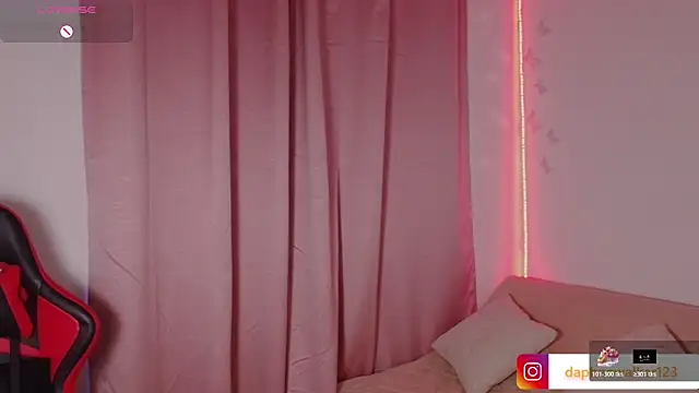 Snapshot of Daphnewalker__ chatting on 03-13-26, 12:45 Daphnewalker online show from 03-13-26, 12:45