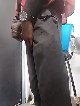 Snapshot of machinery98ron chatting on 12-17-25, 09:15 machinery98ron online show from 12-17-25, 09:15