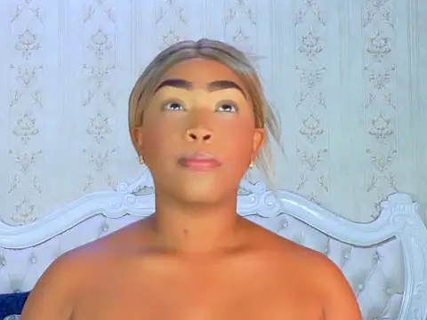 Snapshot of TianahGlow chatting on 09-17-25, 09:27 TianahGlow online show from 09-17-25, 09:27