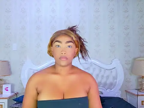 Snapshot of TianahGlow chatting on 09-18-25, 07:49 TianahGlow online show from 09-18-25, 07:49