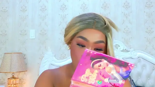 Snapshot of TianahGlow chatting on 10-09-25, 09:13 TianahGlow online show from 10-09-25, 09:13