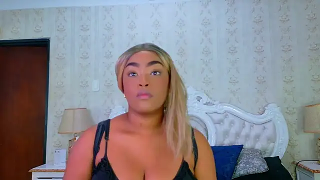 Snapshot of TianahGlow chatting on 10-12-25, 12:37 TianahGlow online show from 10-12-25, 12:37