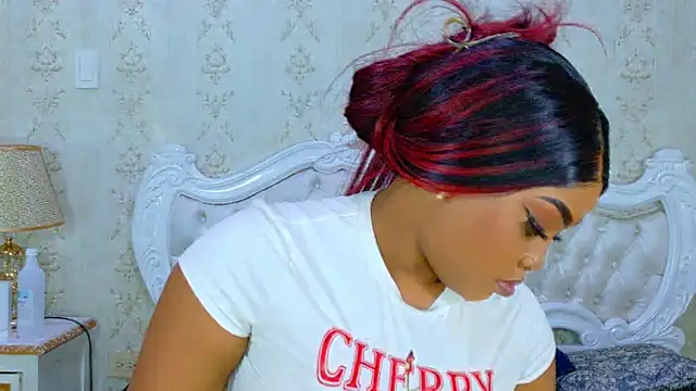 Snapshot of TianahGlow chatting on 10-29-25, 09:05 TianahGlow online show from 10-29-25, 09:05