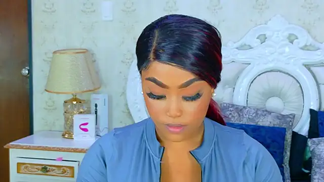 Snapshot of TianahGlow chatting on 10-31-25, 09:05 TianahGlow online show from 10-31-25, 09:05