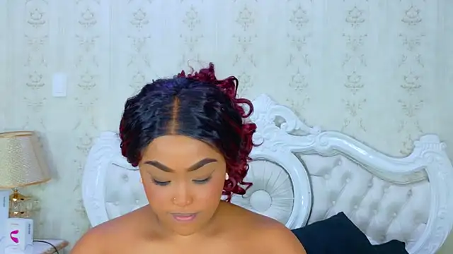 Snapshot of TianahGlow chatting on 11-06-25, 08:32 TianahGlow online show from 11-06-25, 08:32