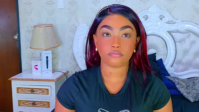 Snapshot of TianahGlow chatting on 11-10-25, 08:30 TianahGlow online show from 11-10-25, 08:30