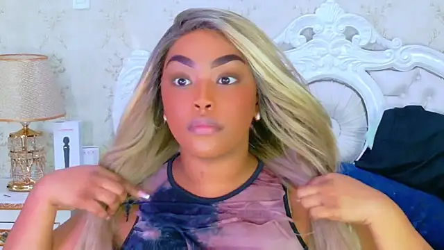 Snapshot of TianahGlow chatting on 11-13-25, 09:14 TianahGlow online show from 11-13-25, 09:14