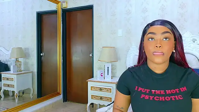 Snapshot of TianahGlow chatting on 11-19-25, 08:20 TianahGlow online show from 11-19-25, 08:20