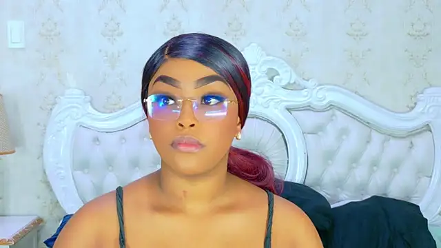 Snapshot of TianahGlow chatting on 11-20-25, 08:30 TianahGlow online show from 11-20-25, 08:30