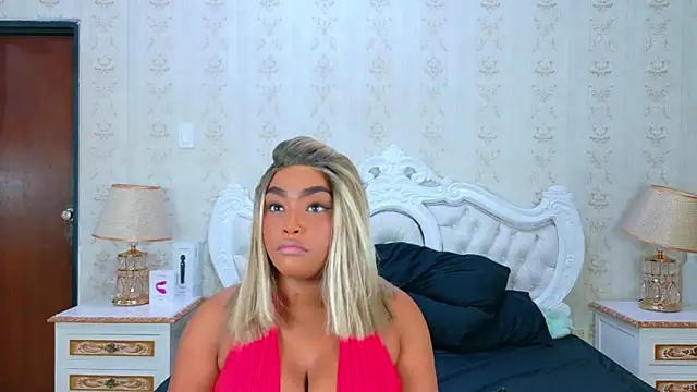 Snapshot of TianahGlow chatting on 11-21-25, 08:40 TianahGlow online show from 11-21-25, 08:40