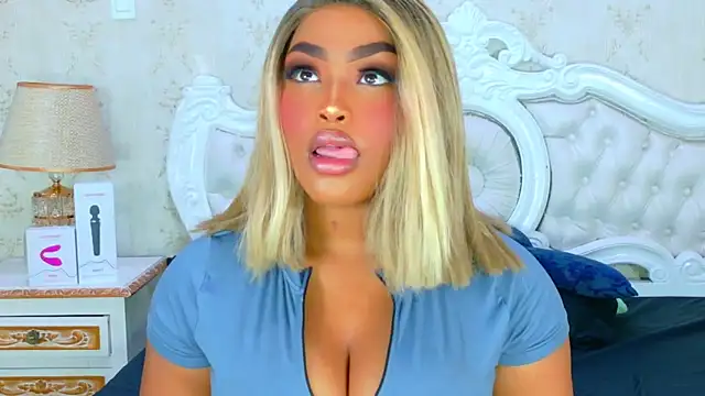 Snapshot of TianahGlow chatting on 11-22-25, 09:03 TianahGlow online show from 11-22-25, 09:03