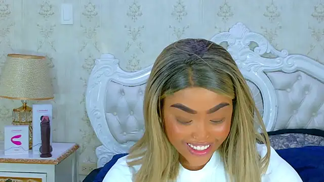 Snapshot of TianahGlow chatting on 11-24-25, 08:41 TianahGlow online show from 11-24-25, 08:41