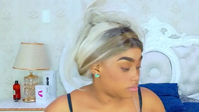 Snapshot of TianahGlow chatting on 12-04-25, 09:23 TianahGlow online show from 12-04-25, 09:23