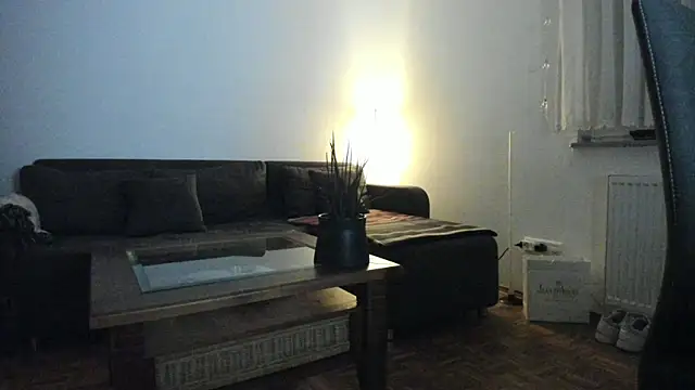 Snapshot of molicaremolicare chatting on 10-28-25, 05:55 molicaremolicare online show from 10-28-25, 05:55