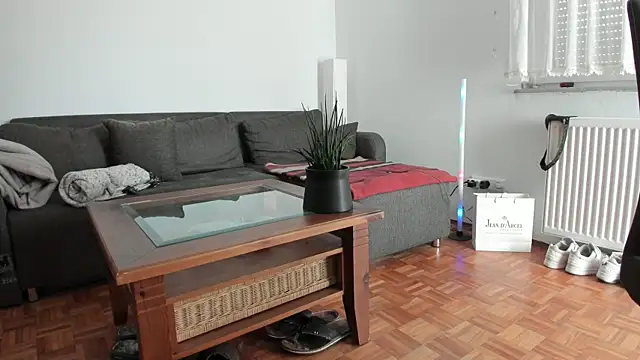 Snapshot of molicaremolicare chatting on 11-13-25, 10:36 molicaremolicare online show from 11-13-25, 10:36